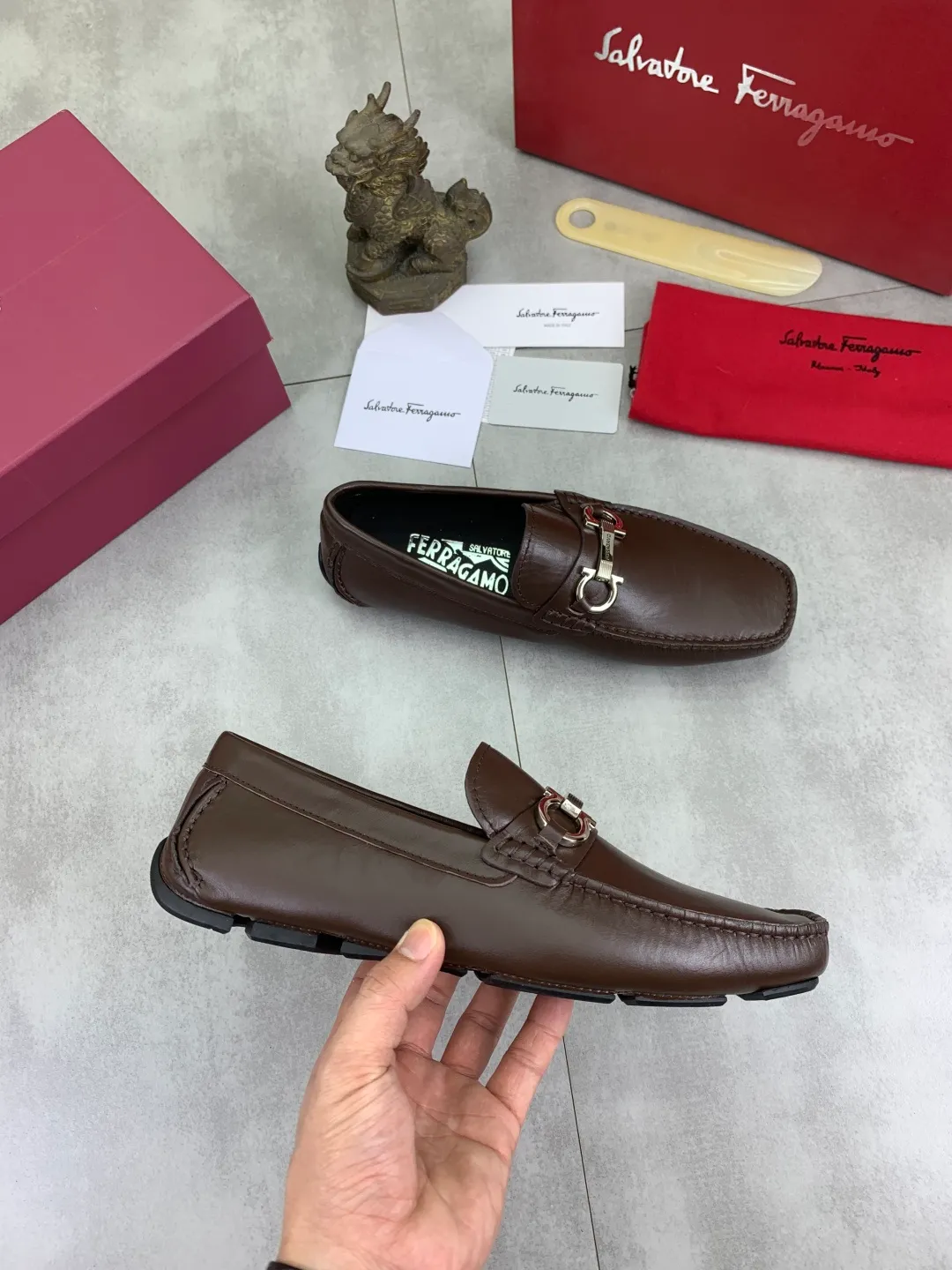 Men's shoes 💰P542 New model, high quality [Ferragamo/Ferragamo] Latest lazy slip-on shoes Original imported calfskin, imported cowhide lining + original luxury metal buckle + original combination outsole Comparison without pressure Code number: 38-45